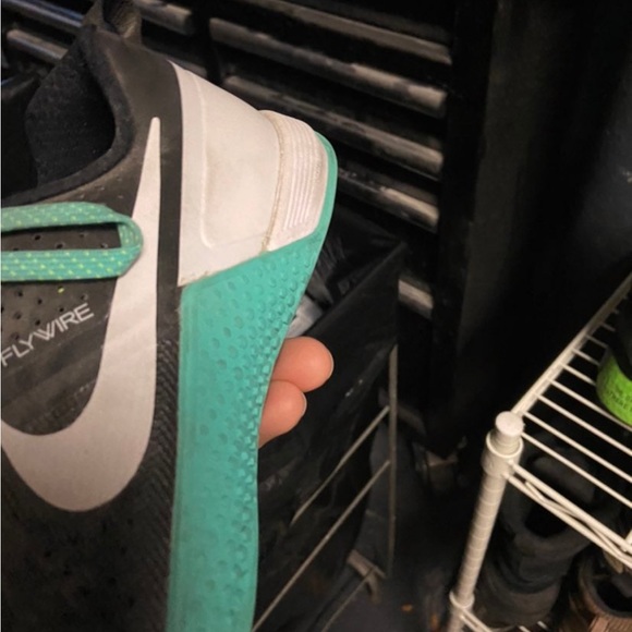 Nike Womens Flywire Sneakers - Picture 5 of 5